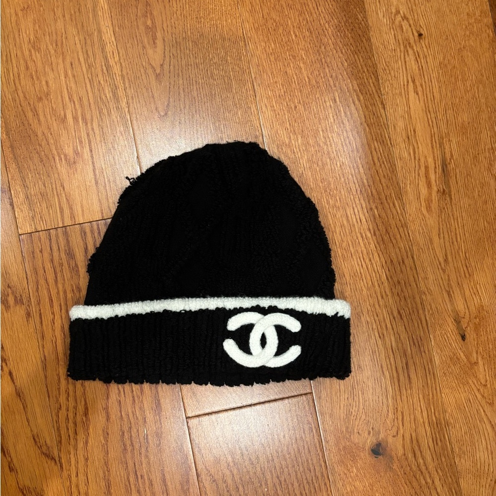 CHANEL Black and White beanie